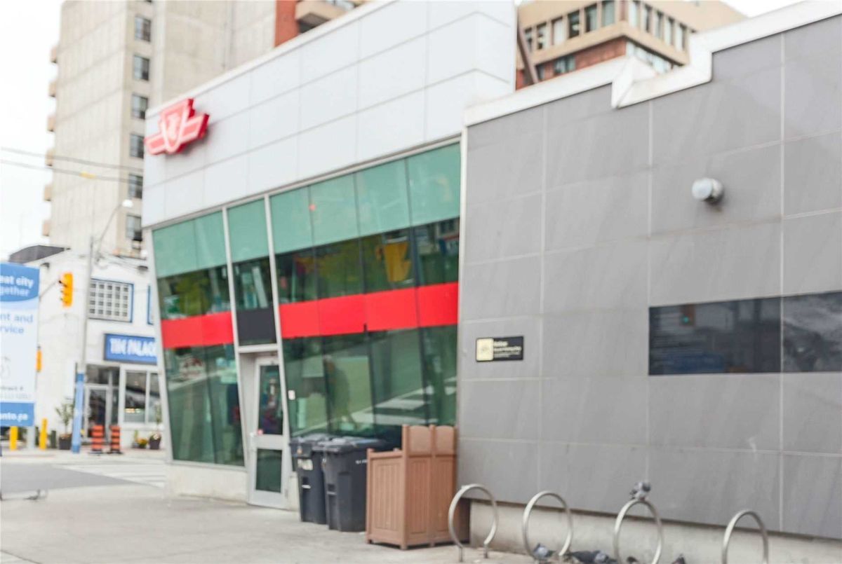 2nd Fl-792 Pape Ave 2nd Fl-792 Pape Ave Toronto