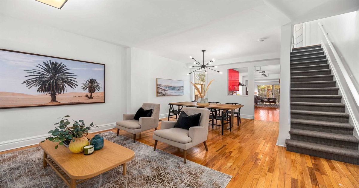 139 Heward Ave Toronto