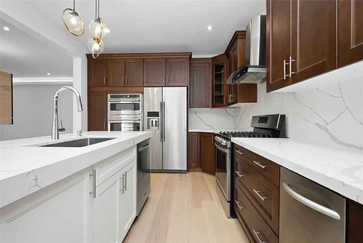 162 Bathurst Glen Drive 162 Bathurst Glen Drive Vaughan
