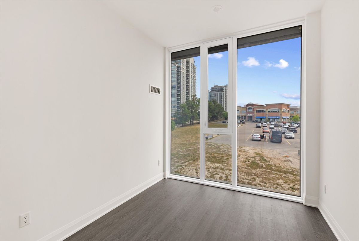 202-20 Gatineau Drive 202-20 Gatineau Drive Vaughan