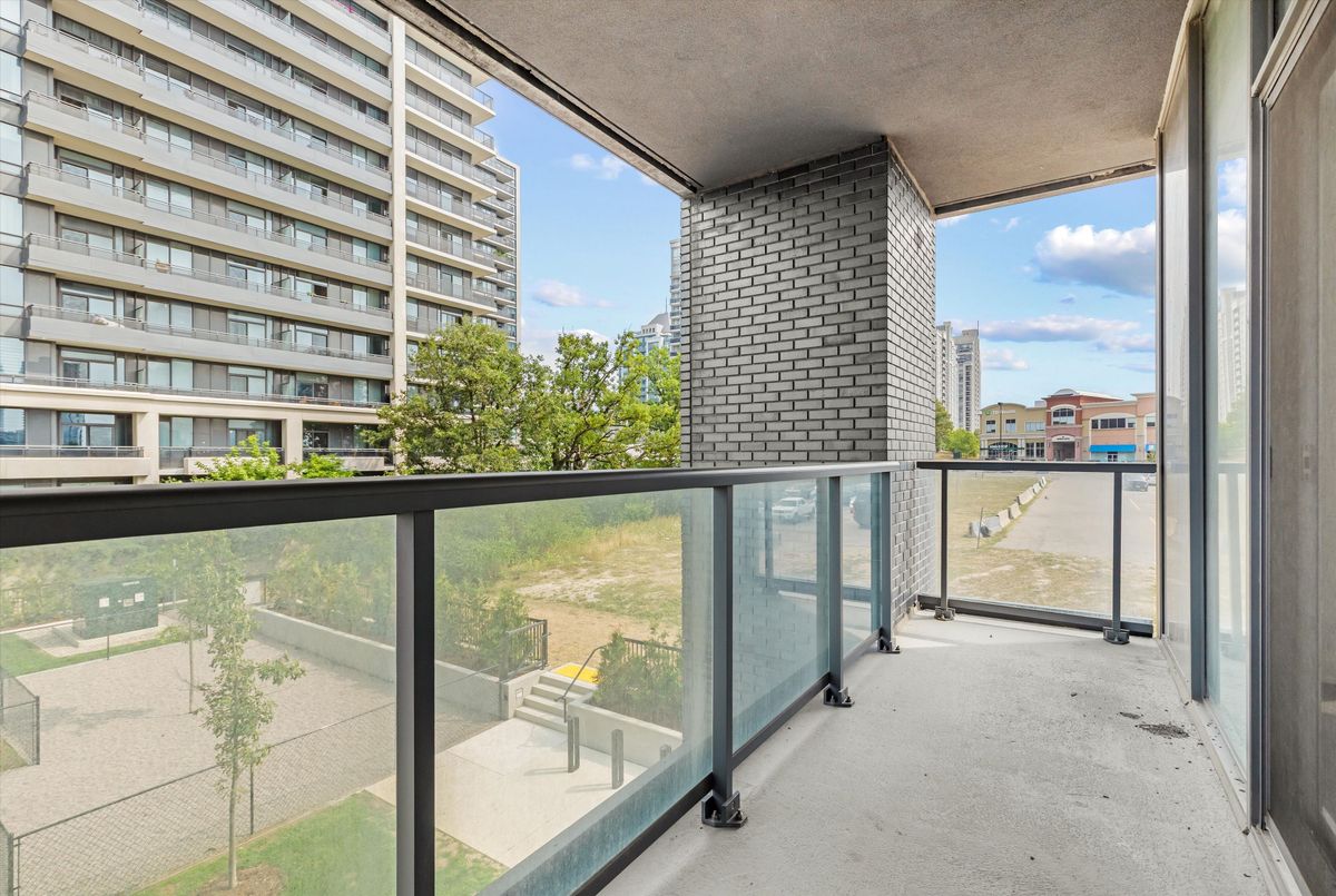 202-20 Gatineau Drive 202-20 Gatineau Drive Vaughan