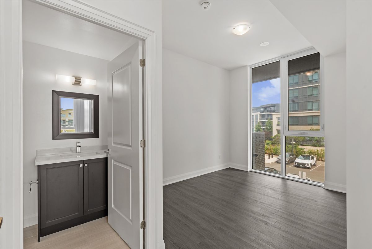 202-20 Gatineau Drive 202-20 Gatineau Drive Vaughan