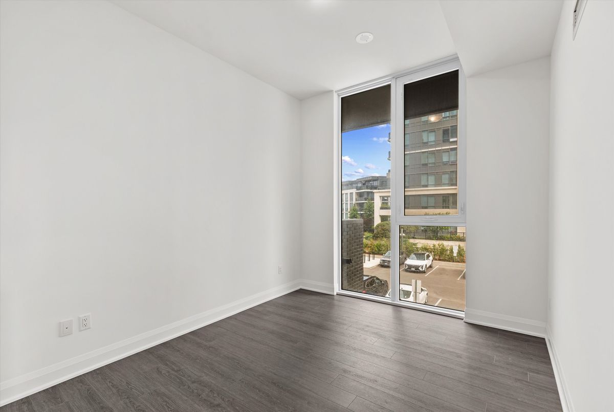 202-20 Gatineau Drive 202-20 Gatineau Drive Vaughan