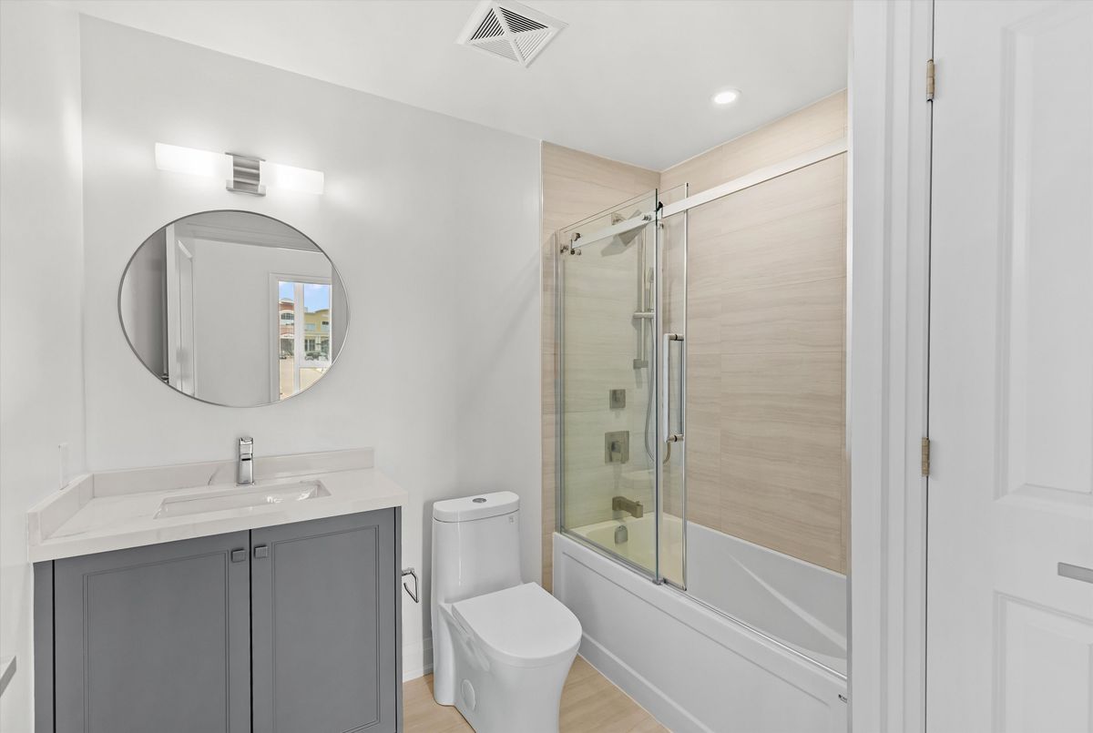 202-20 Gatineau Drive 202-20 Gatineau Drive Vaughan