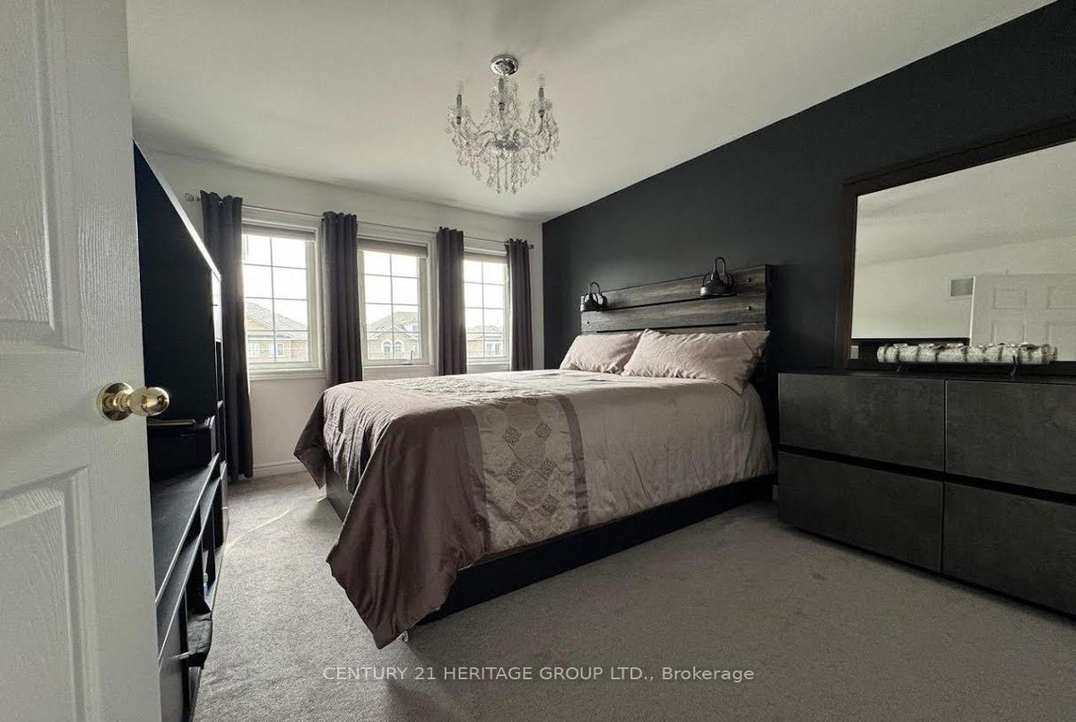 Main-135 Black Maple Crescent Main-135 Black Maple Crescent Vaughan