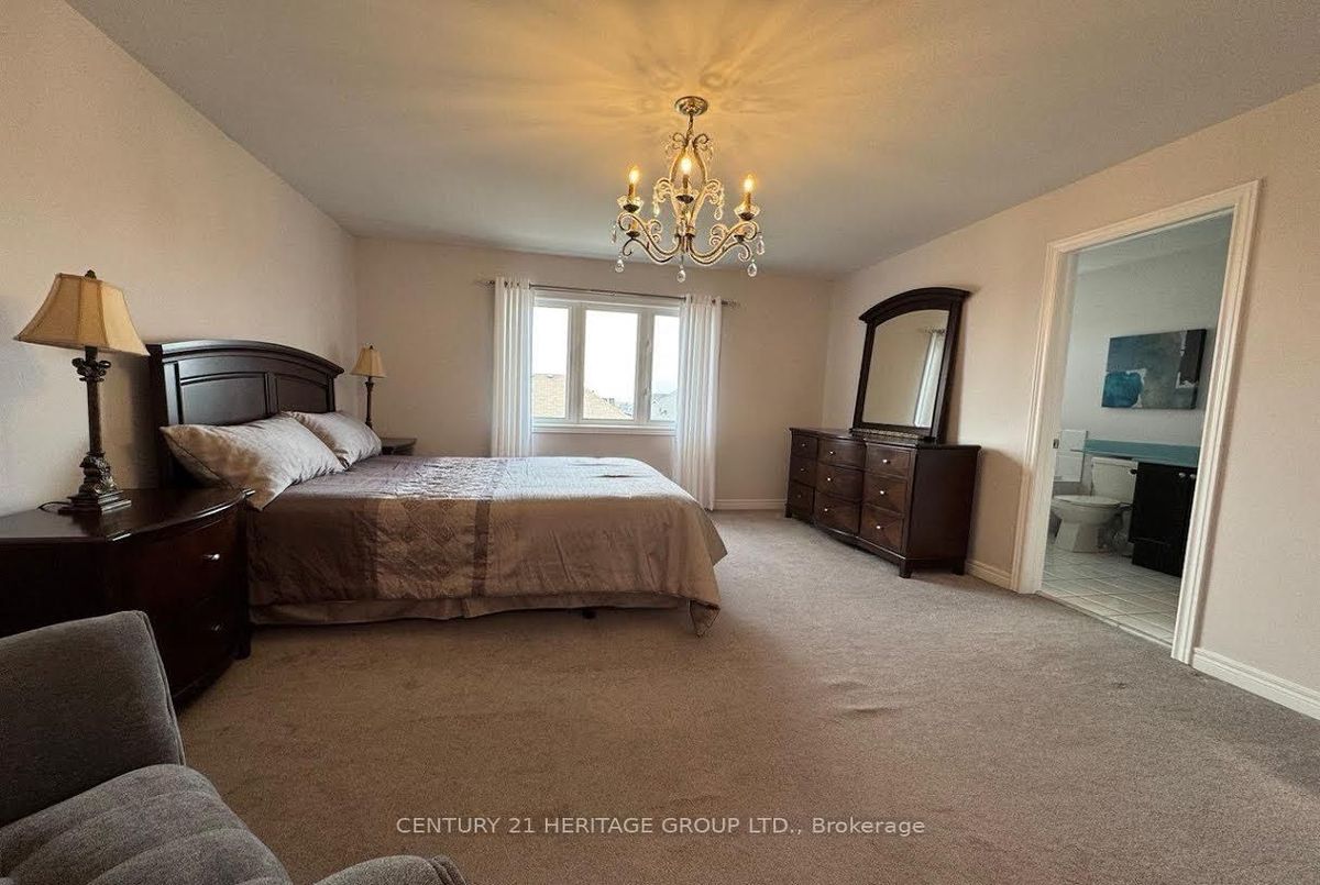 Main-135 Black Maple Crescent Main-135 Black Maple Crescent Vaughan