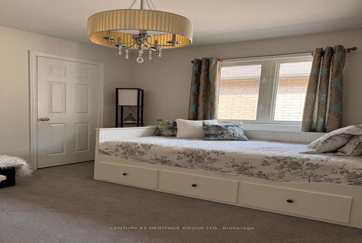 Main-135 Black Maple Crescent Main-135 Black Maple Crescent Vaughan