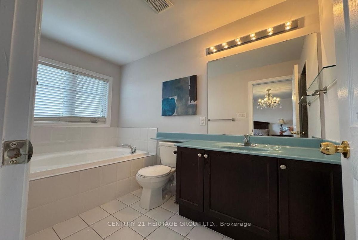 Main-135 Black Maple Crescent Main-135 Black Maple Crescent Vaughan