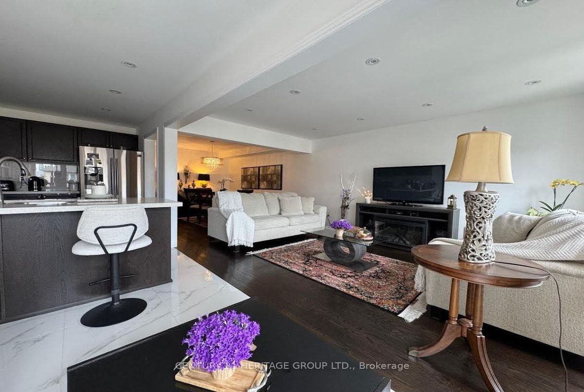 Main-135 Black Maple Crescent Main-135 Black Maple Crescent Vaughan