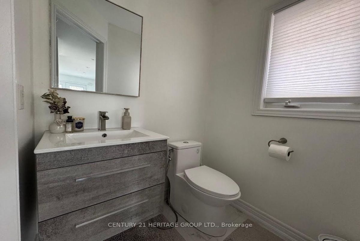 Main-135 Black Maple Crescent Main-135 Black Maple Crescent Vaughan