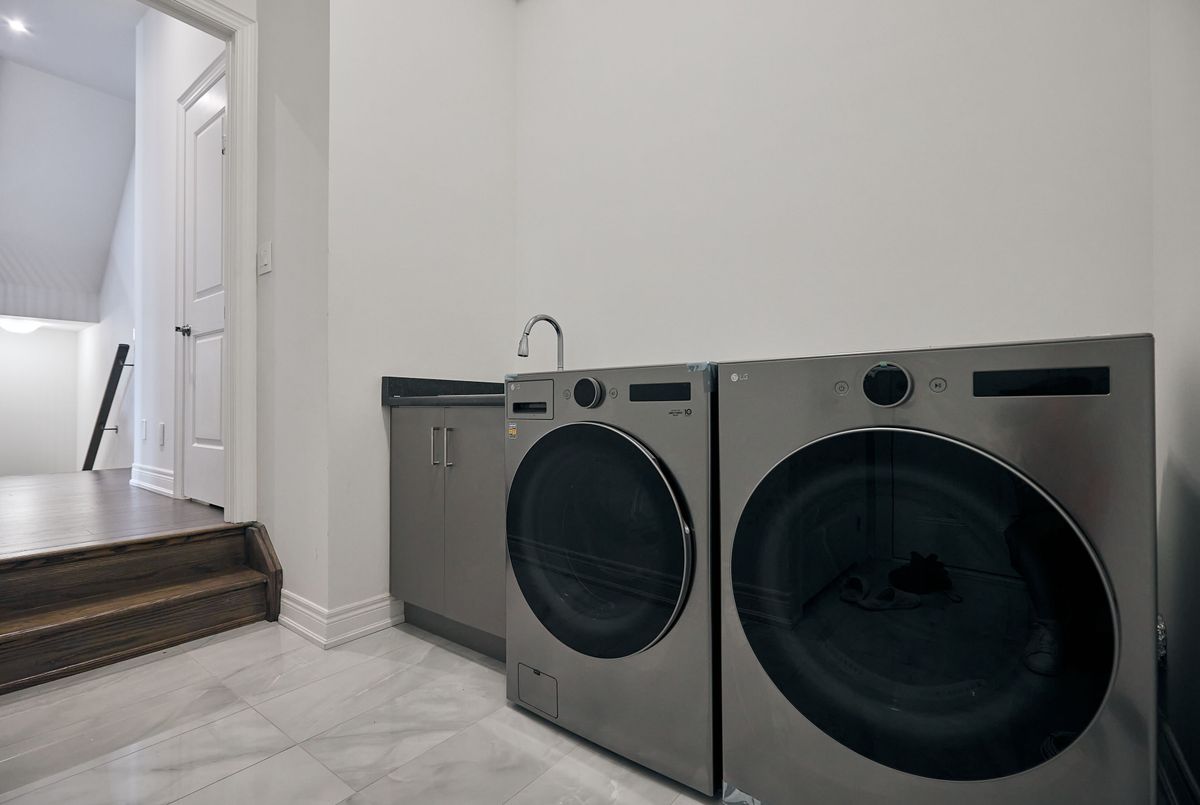 296 Ben Sinclair Avenue 296 Ben Sinclair Avenue East Gwillimbury