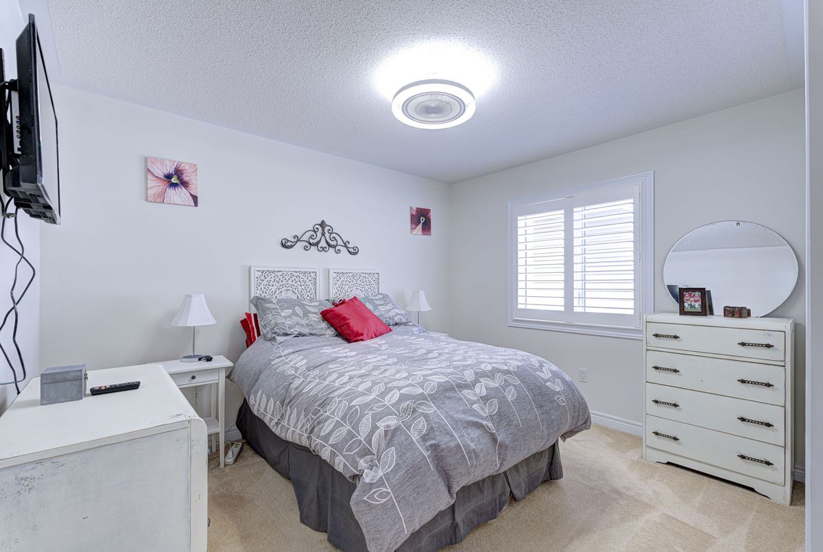 32 Michaelis Street 32 Michaelis Street New Tecumseth