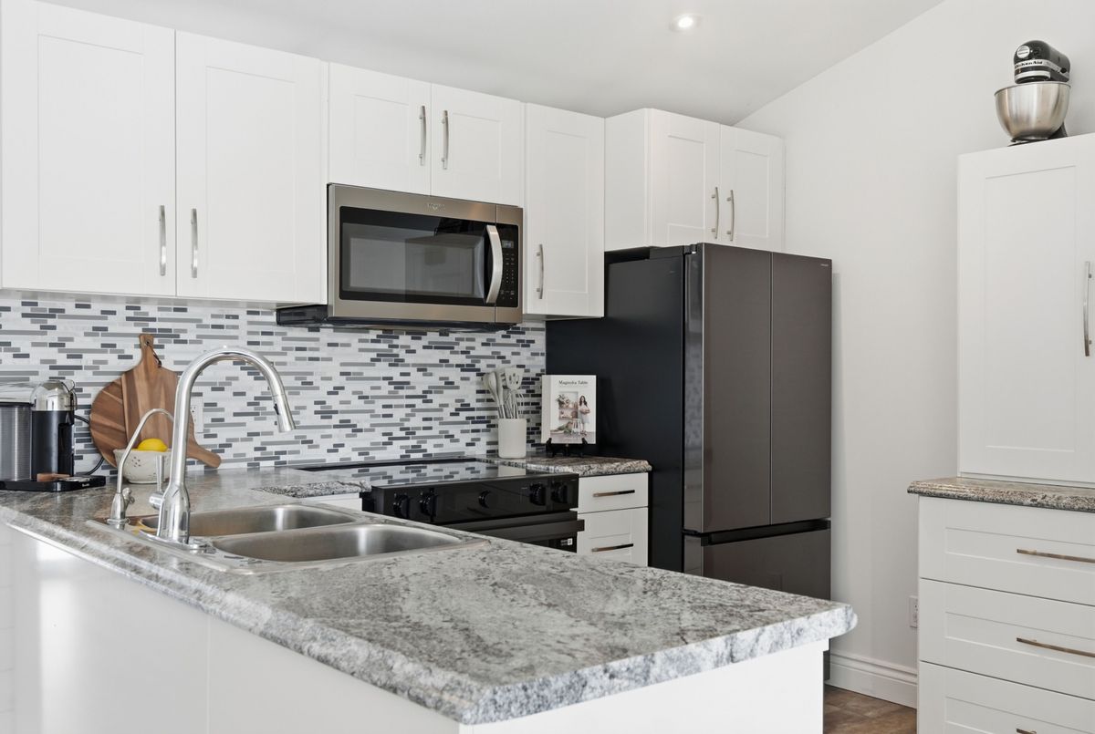 920 Barry Avenue 920 Barry Avenue Innisfil