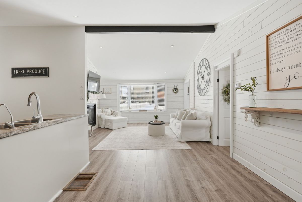 920 Barry Avenue 920 Barry Avenue Innisfil