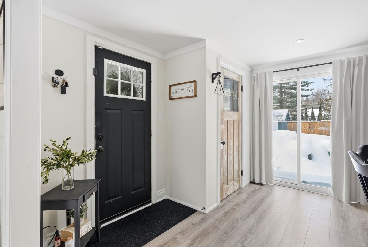 920 Barry Avenue 920 Barry Avenue Innisfil