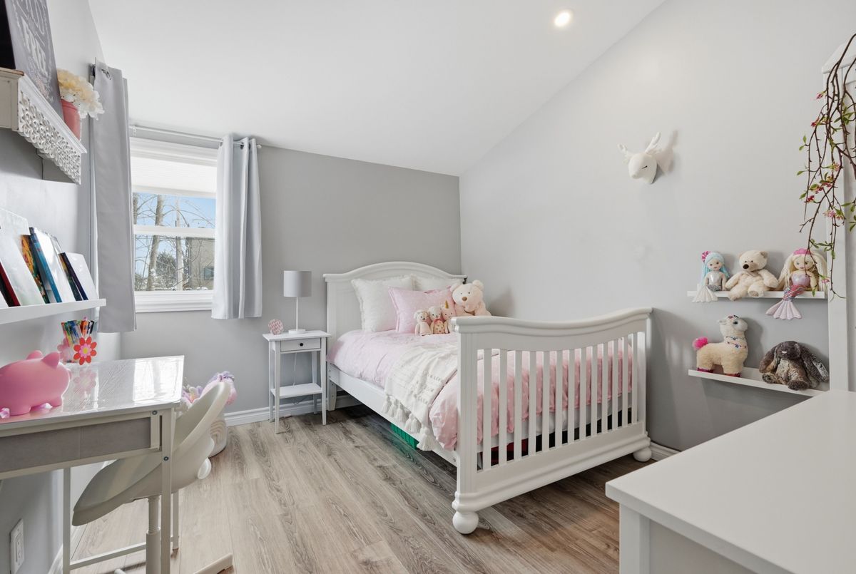 920 Barry Avenue 920 Barry Avenue Innisfil