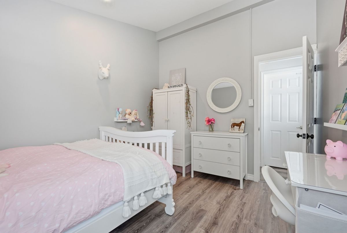 920 Barry Avenue 920 Barry Avenue Innisfil