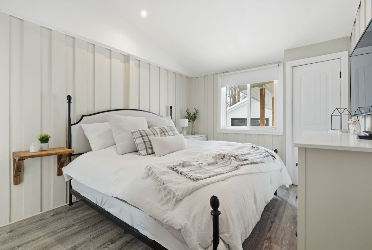 920 Barry Avenue 920 Barry Avenue Innisfil