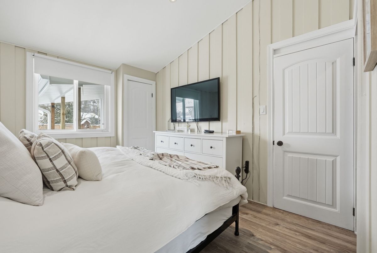 920 Barry Avenue 920 Barry Avenue Innisfil