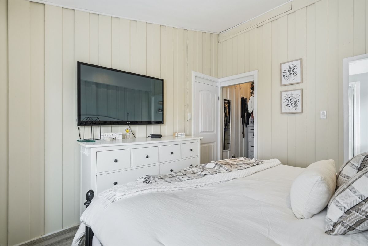 920 Barry Avenue 920 Barry Avenue Innisfil