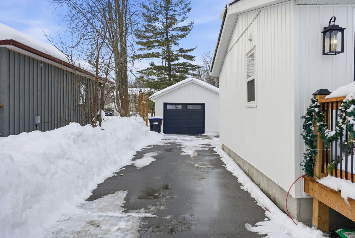 920 Barry Avenue 920 Barry Avenue Innisfil