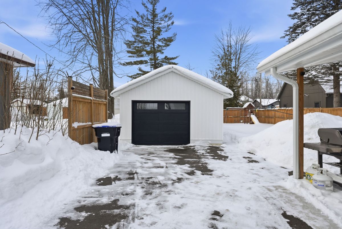 920 Barry Avenue 920 Barry Avenue Innisfil