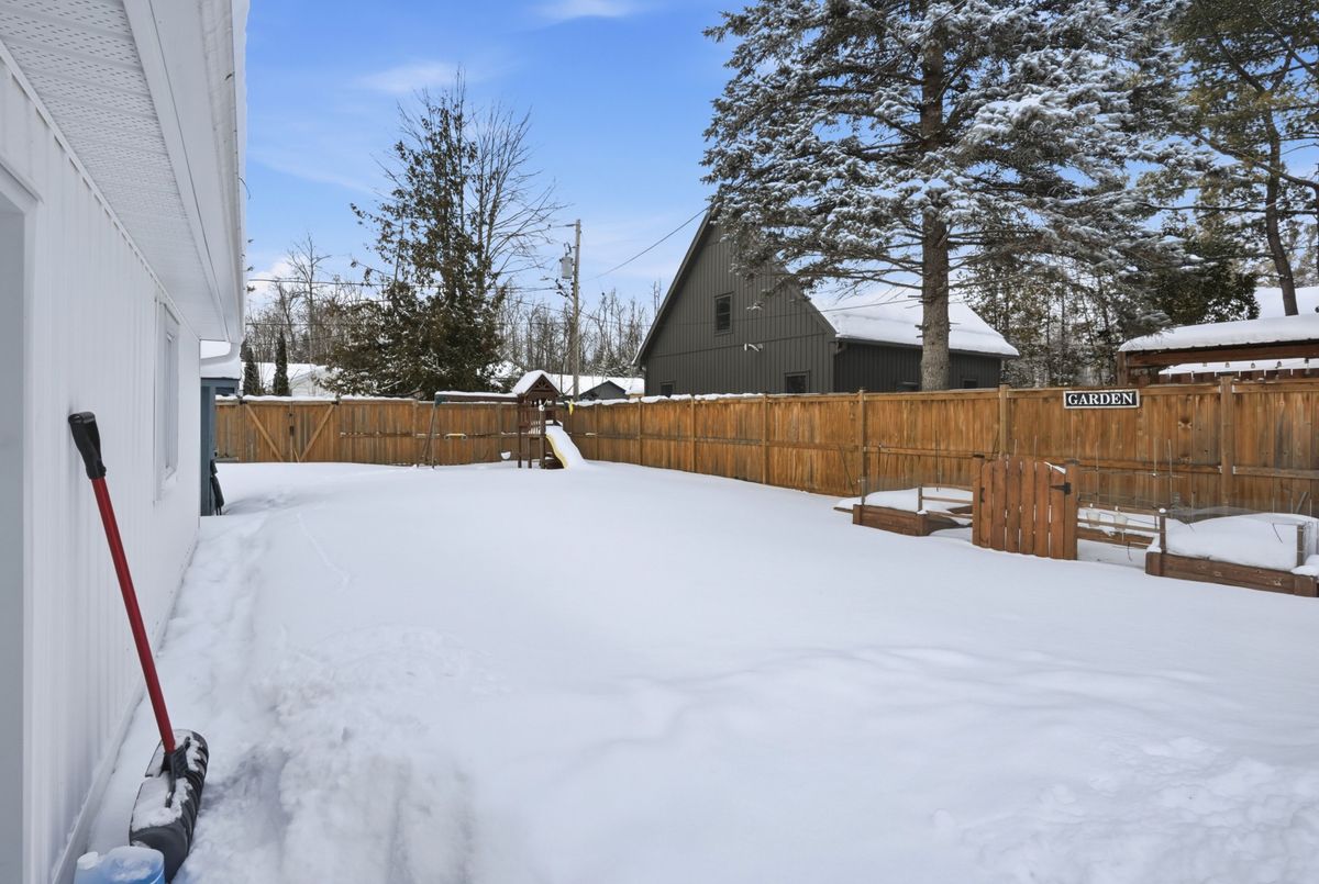 920 Barry Avenue 920 Barry Avenue Innisfil