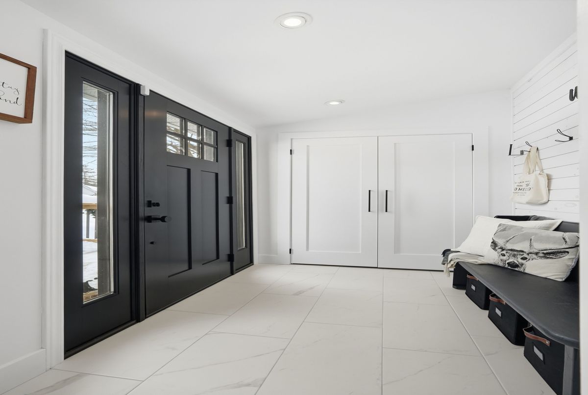 920 Barry Avenue 920 Barry Avenue Innisfil