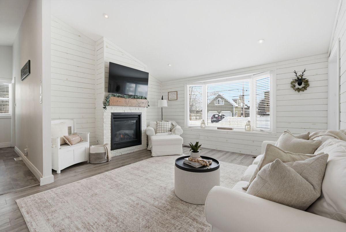 920 Barry Avenue 920 Barry Avenue Innisfil