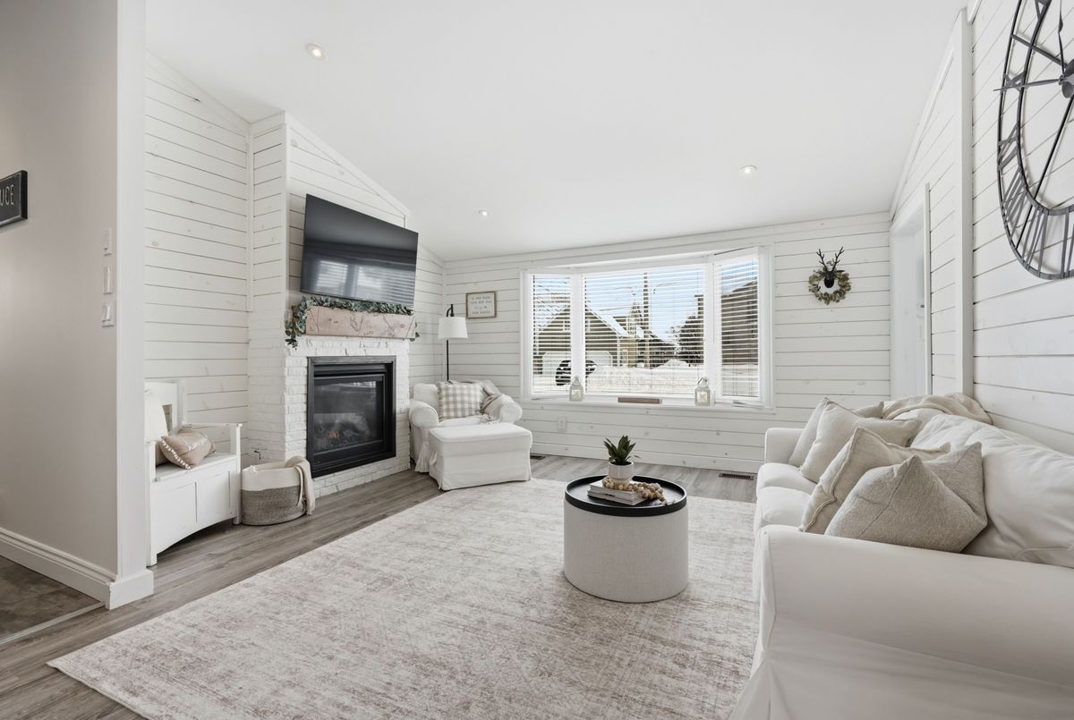 920 Barry Avenue 920 Barry Avenue Innisfil