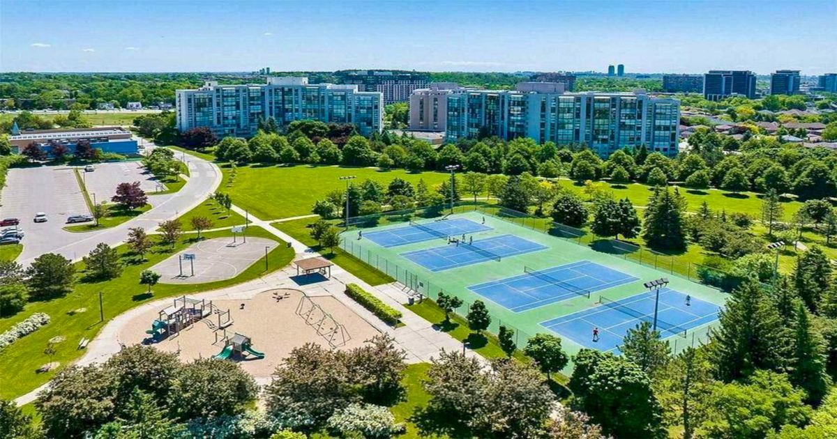 806-30 Harding Boulevard W Richmond Hill