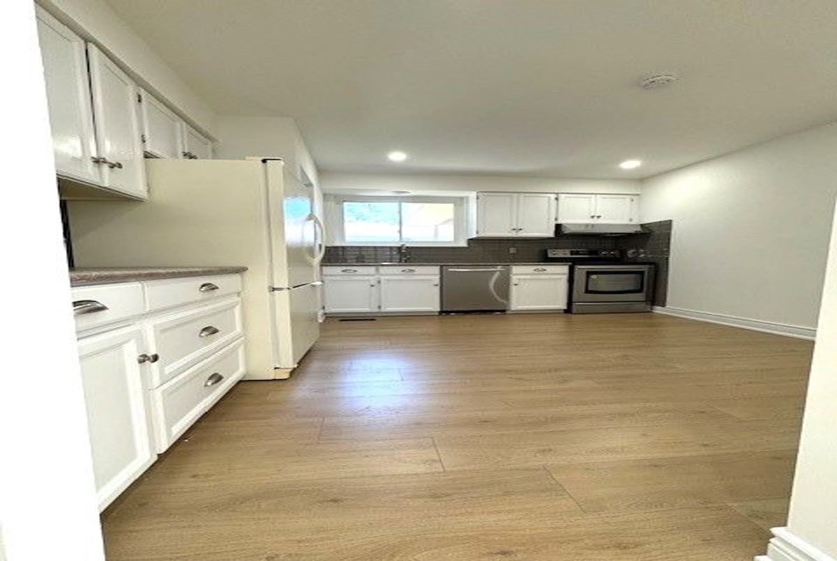 Main Floor-8 Devins Drive Main Floor-8 Devins Drive Aurora