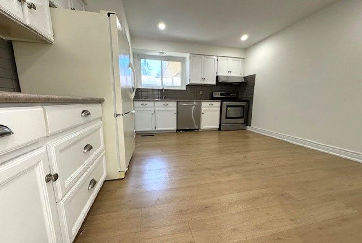 Main Floor-8 Devins Drive Main Floor-8 Devins Drive Aurora