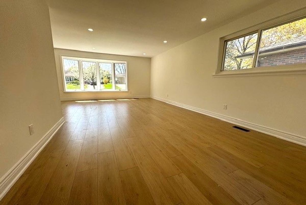 Main Floor-8 Devins Drive Main Floor-8 Devins Drive Aurora