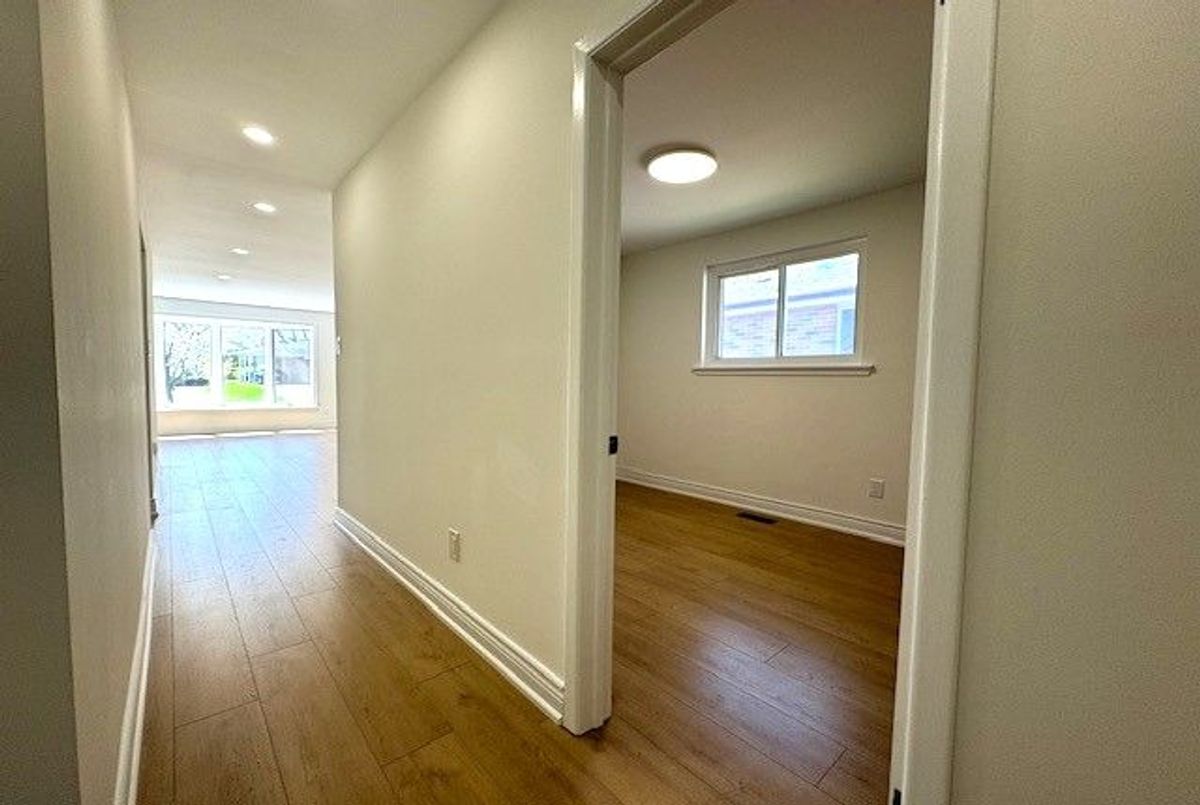 Main Floor-8 Devins Drive Main Floor-8 Devins Drive Aurora