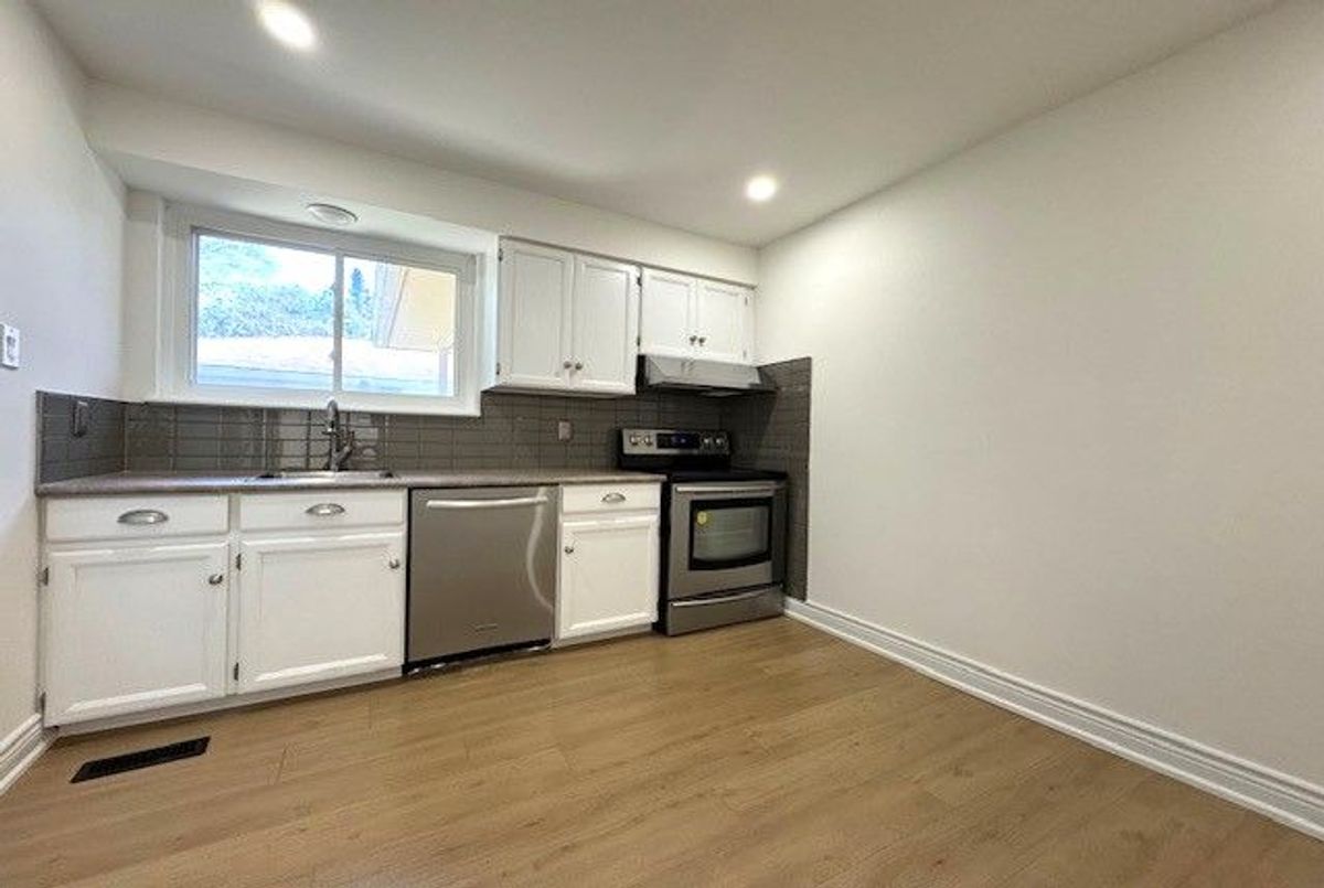 Main Floor-8 Devins Drive Main Floor-8 Devins Drive Aurora