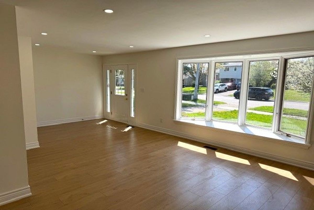 Main Floor-8 Devins Drive Main Floor-8 Devins Drive Aurora