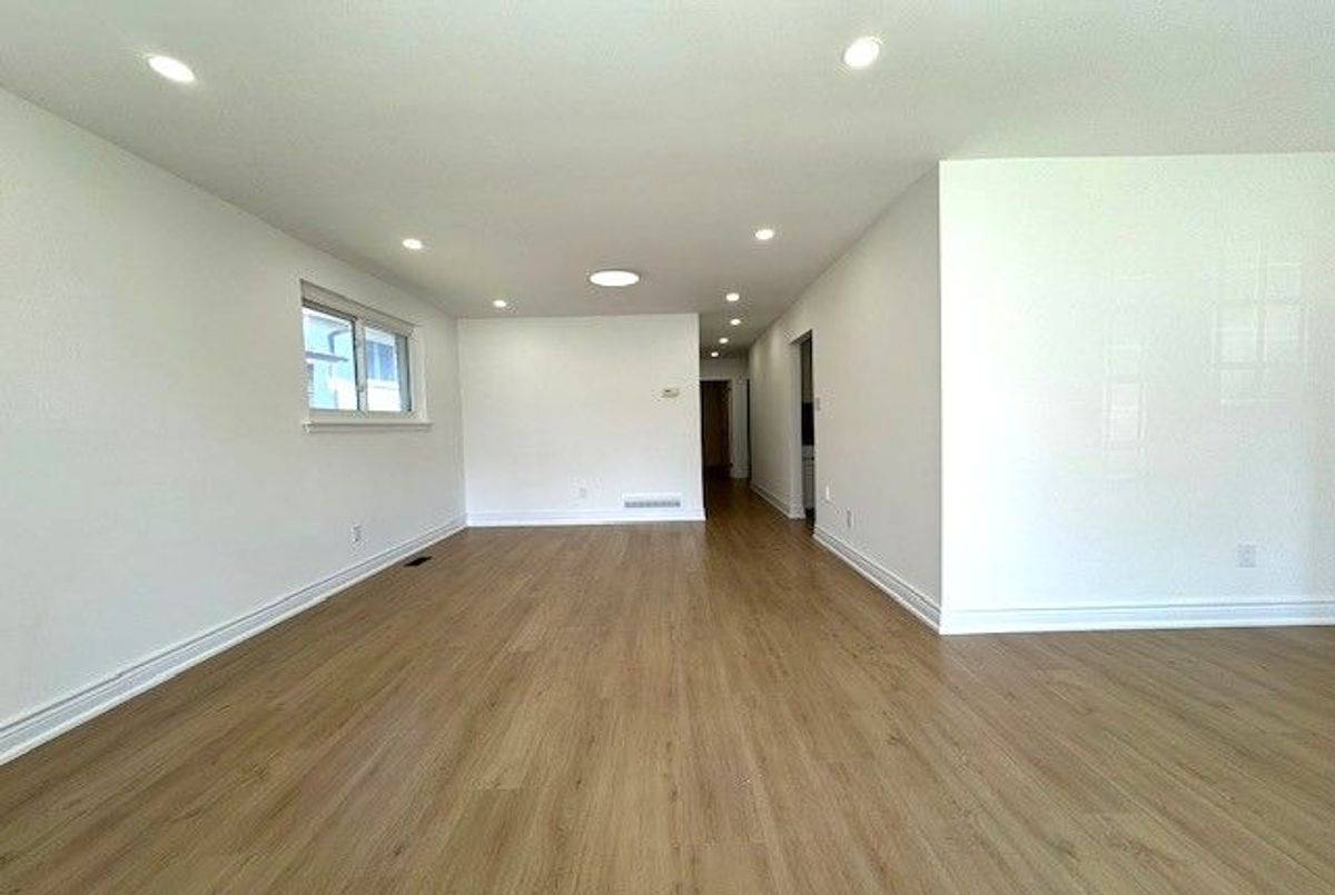 Main Floor-8 Devins Drive Main Floor-8 Devins Drive Aurora