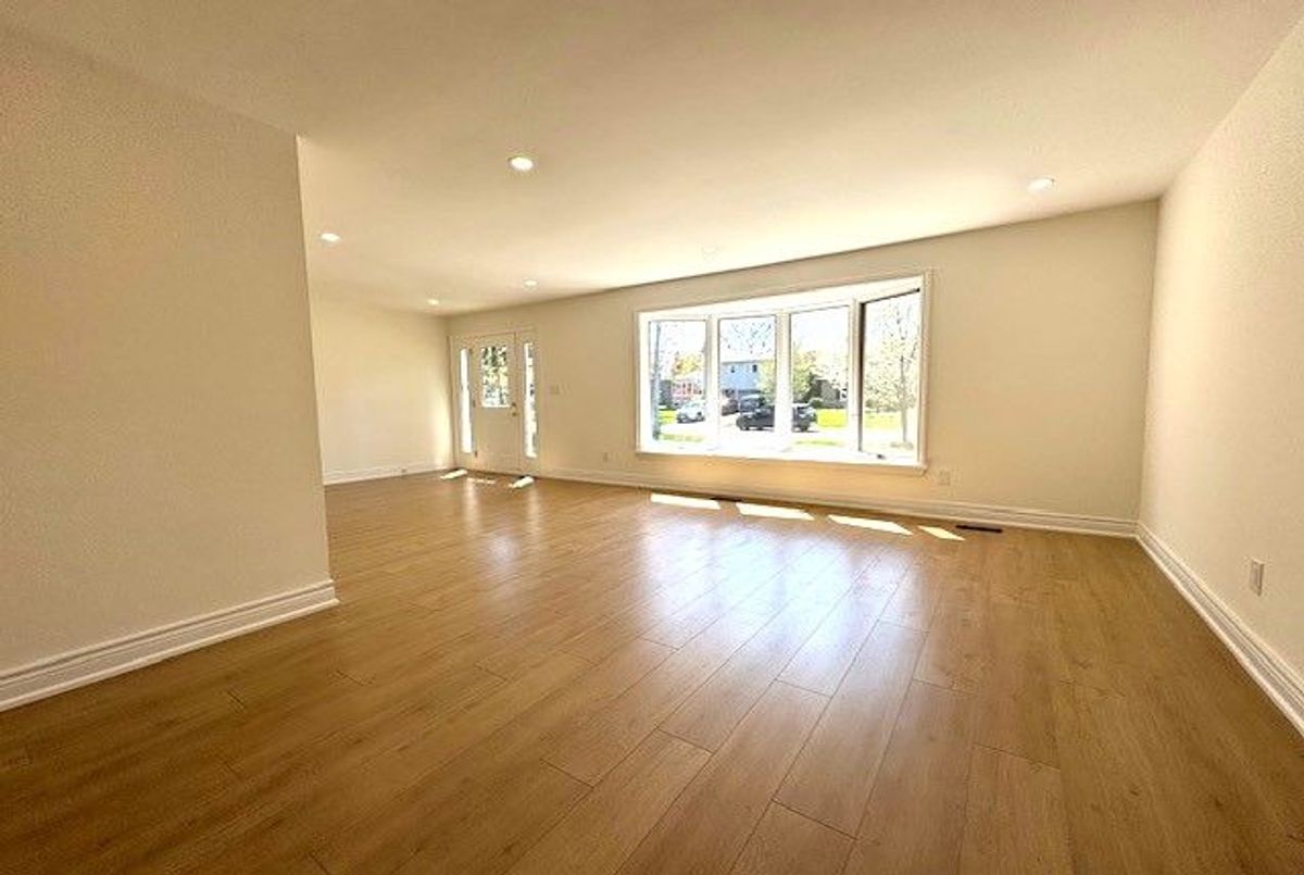 Main Floor-8 Devins Drive Main Floor-8 Devins Drive Aurora
