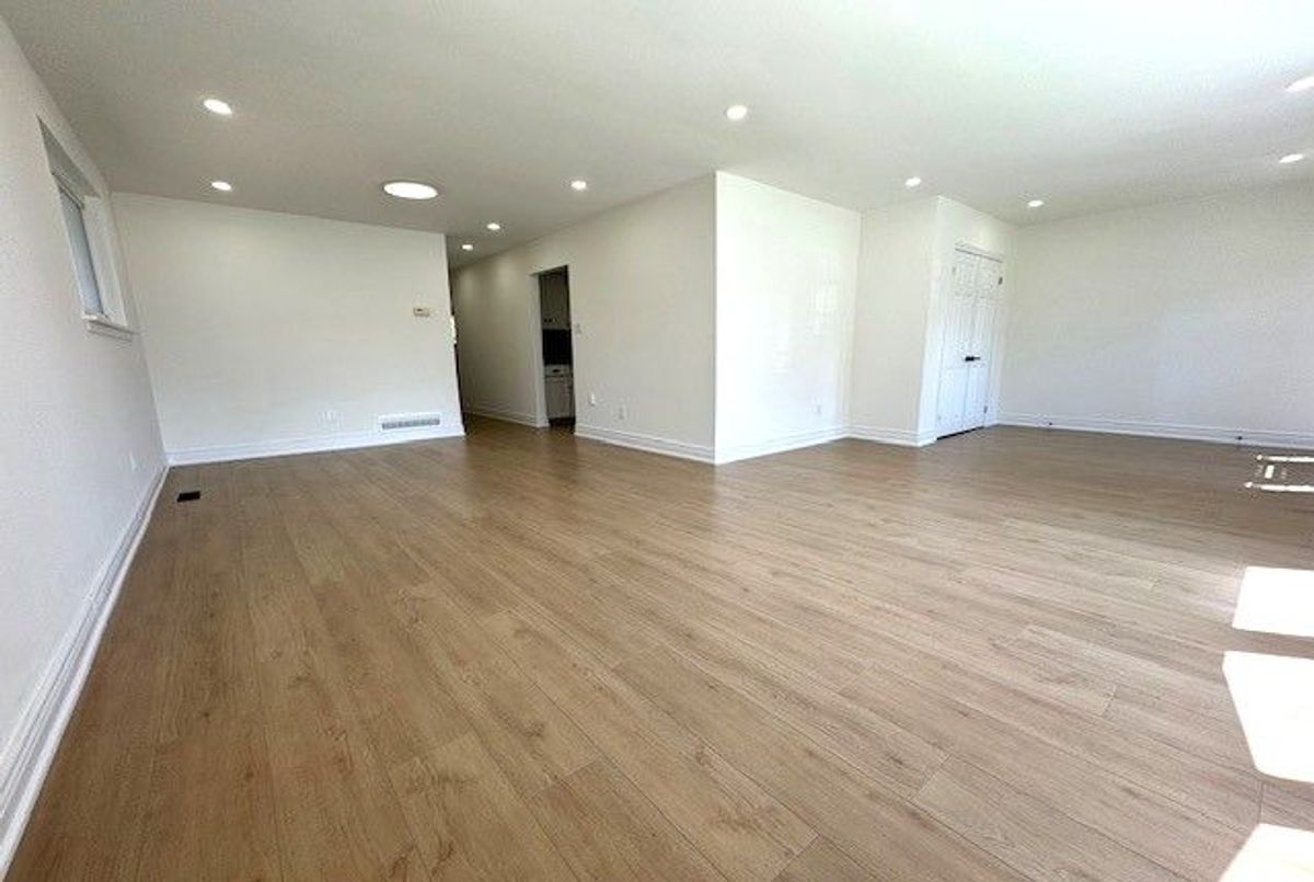 Main Floor-8 Devins Drive Main Floor-8 Devins Drive Aurora