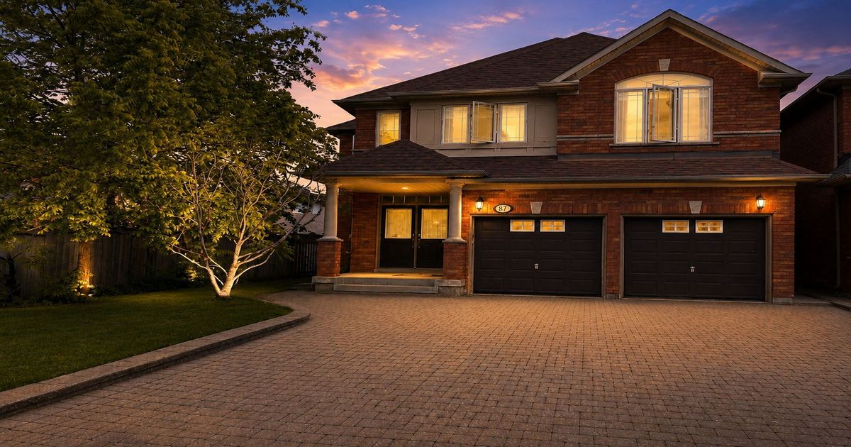 87 Estate Garden Drive Richmond Hill