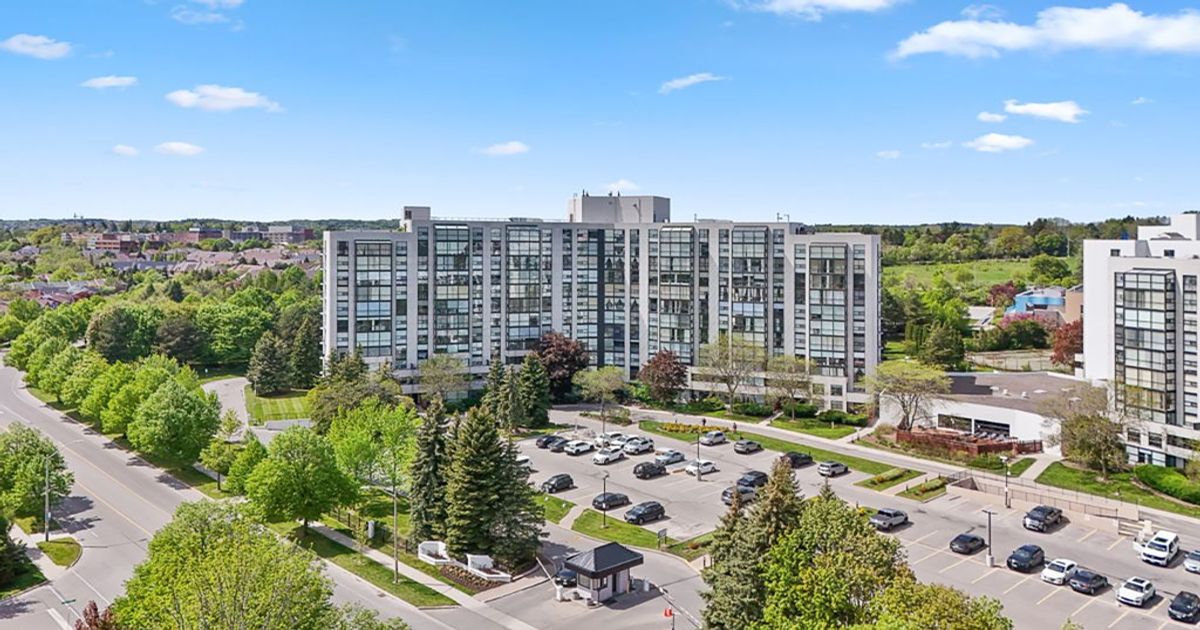 904-40 Harding Boulevard W Richmond Hill
