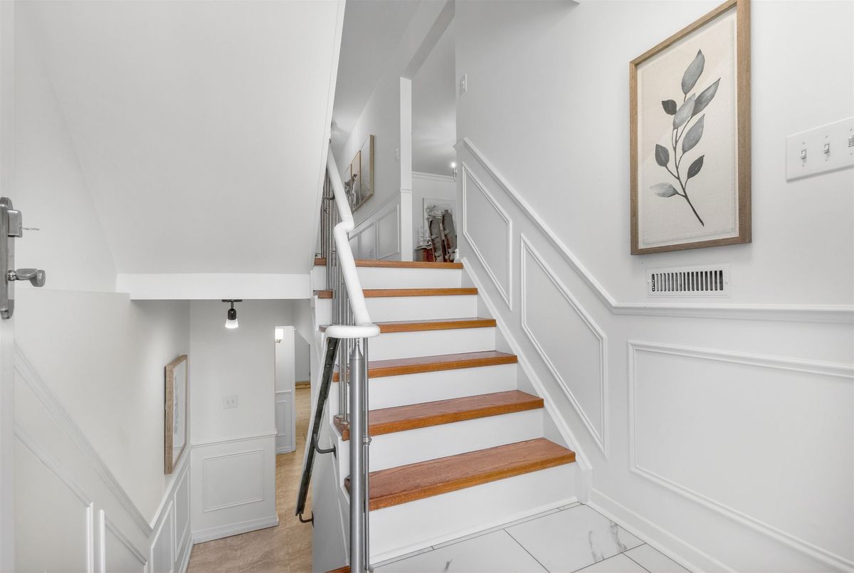 13-27 Hyde Park Court 13-27 Hyde Park Court Markham