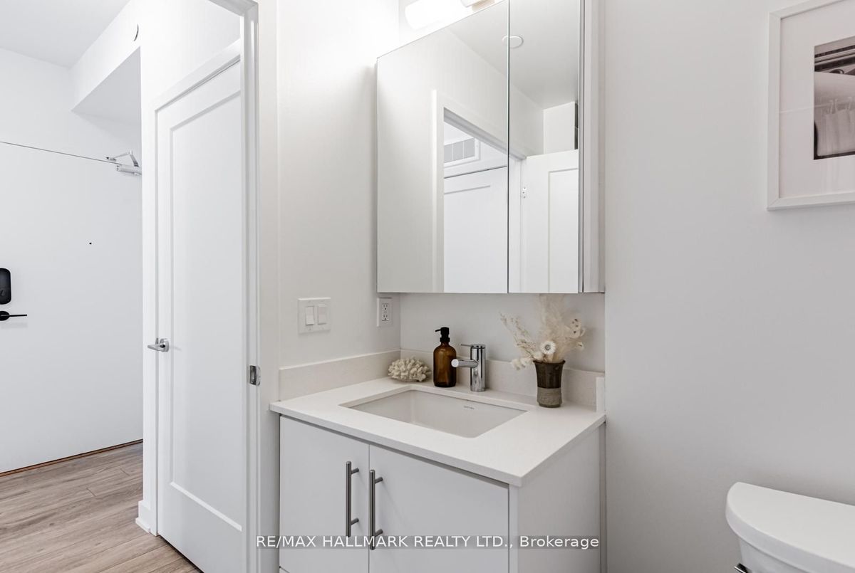 404-105 Oneida Crescent 404-105 Oneida Crescent Richmond Hill