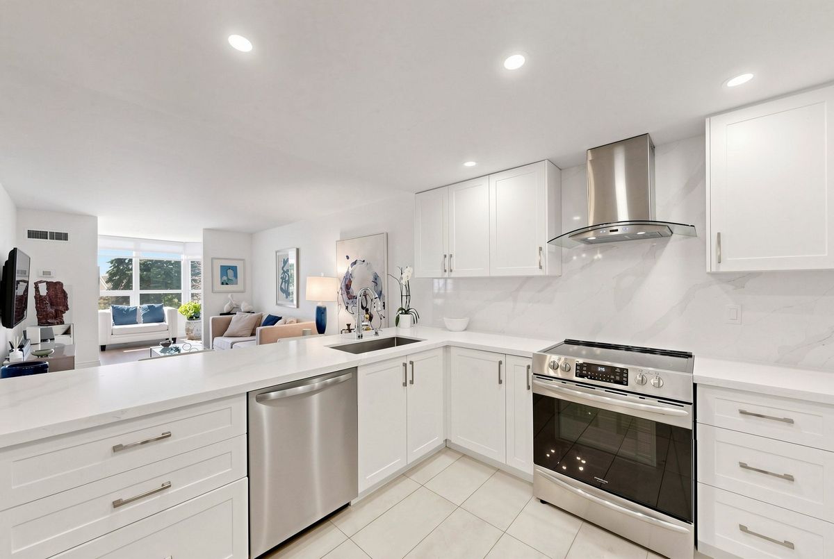 210-7601 Bathurst Street 210-7601 Bathurst Street Vaughan