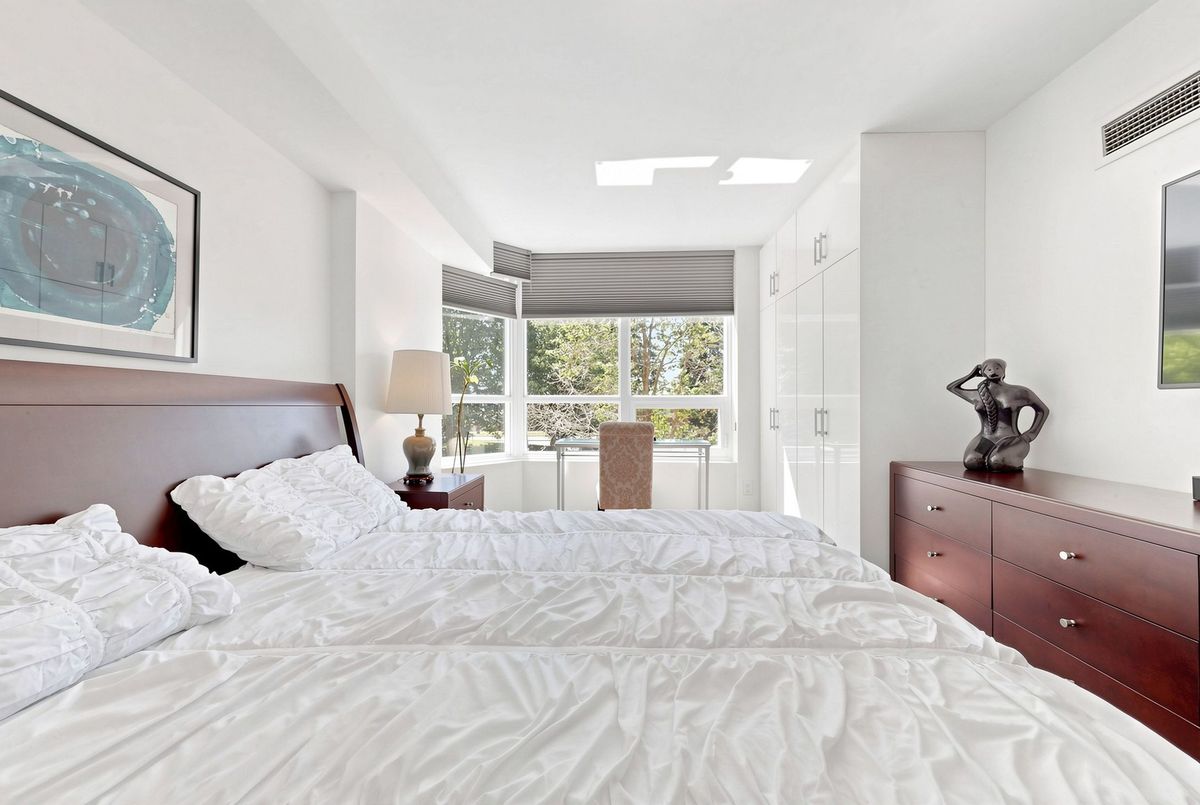210-7601 Bathurst Street 210-7601 Bathurst Street Vaughan