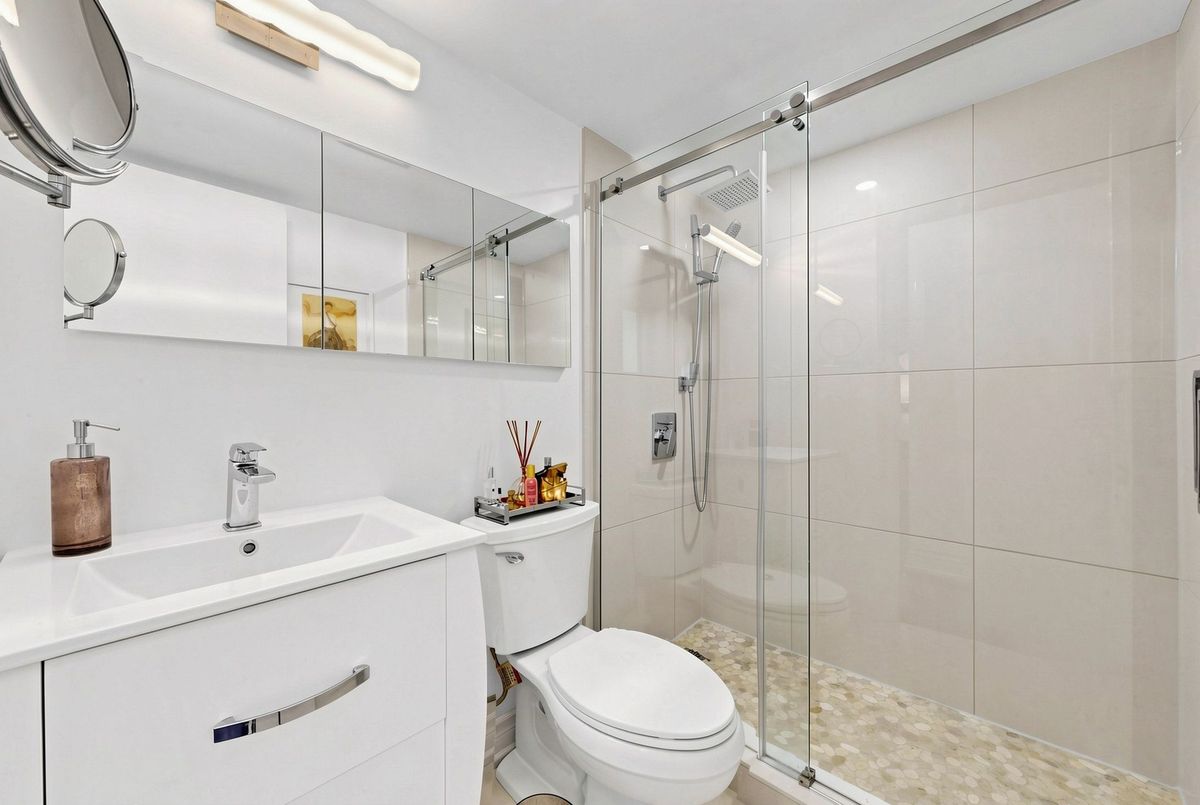 210-7601 Bathurst Street 210-7601 Bathurst Street Vaughan