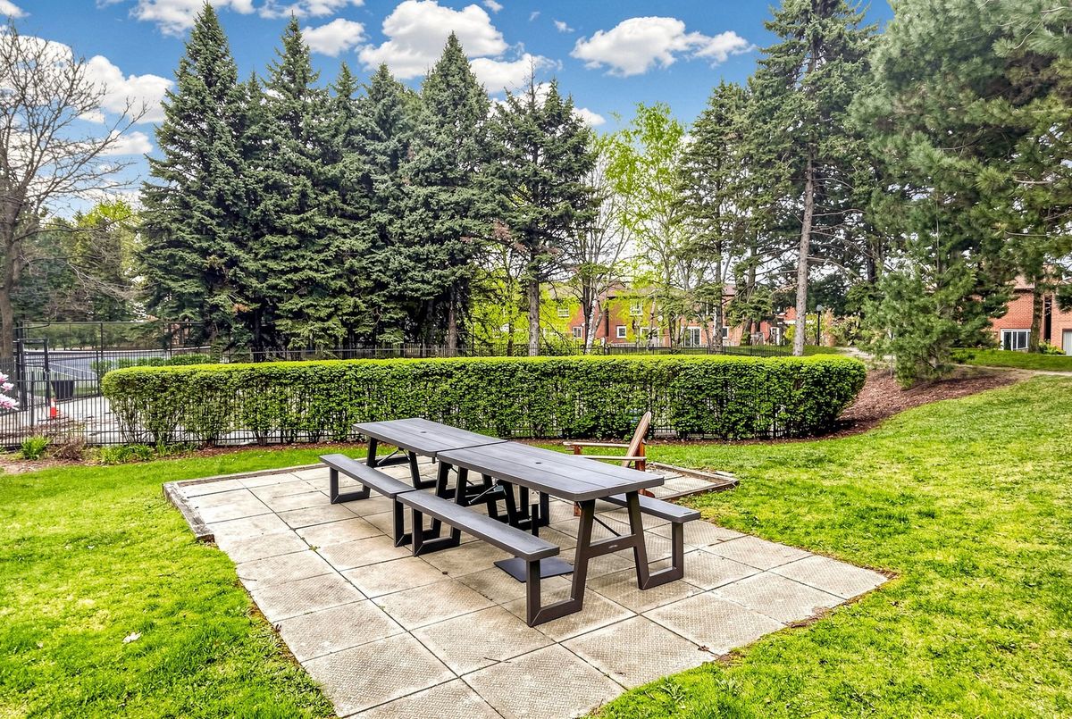 210-7601 Bathurst Street 210-7601 Bathurst Street Vaughan