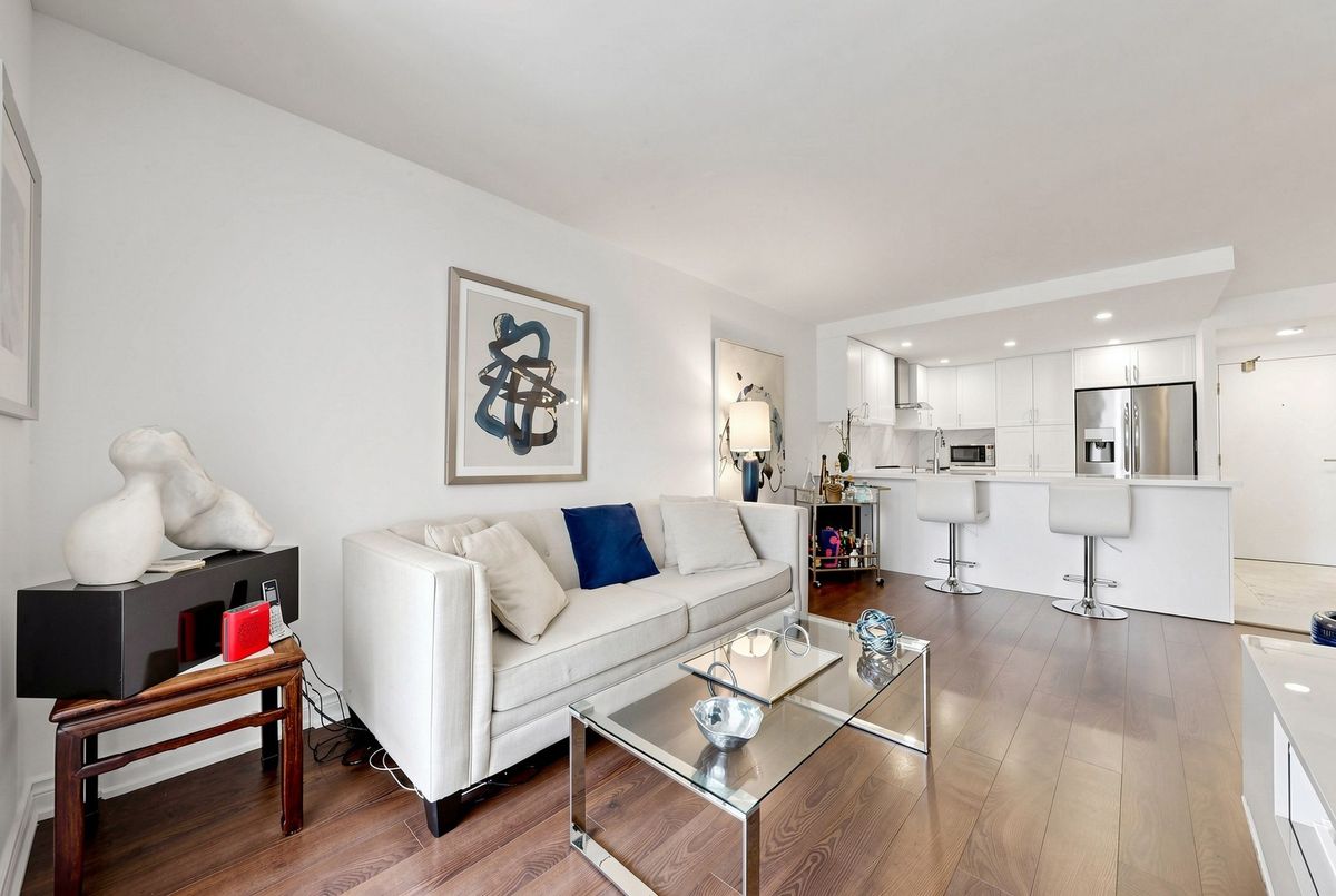 210-7601 Bathurst Street 210-7601 Bathurst Street Vaughan