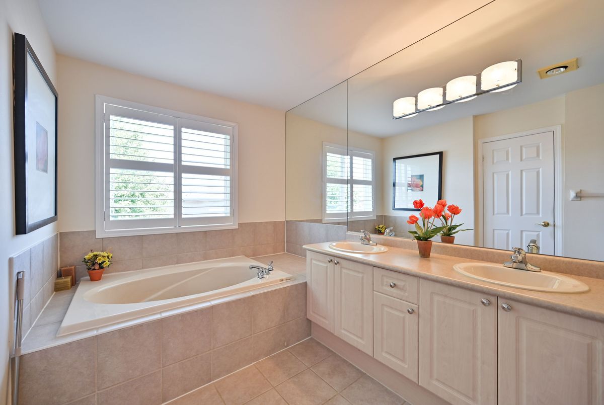 17 Landsdown Crescent 17 Landsdown Crescent Markham